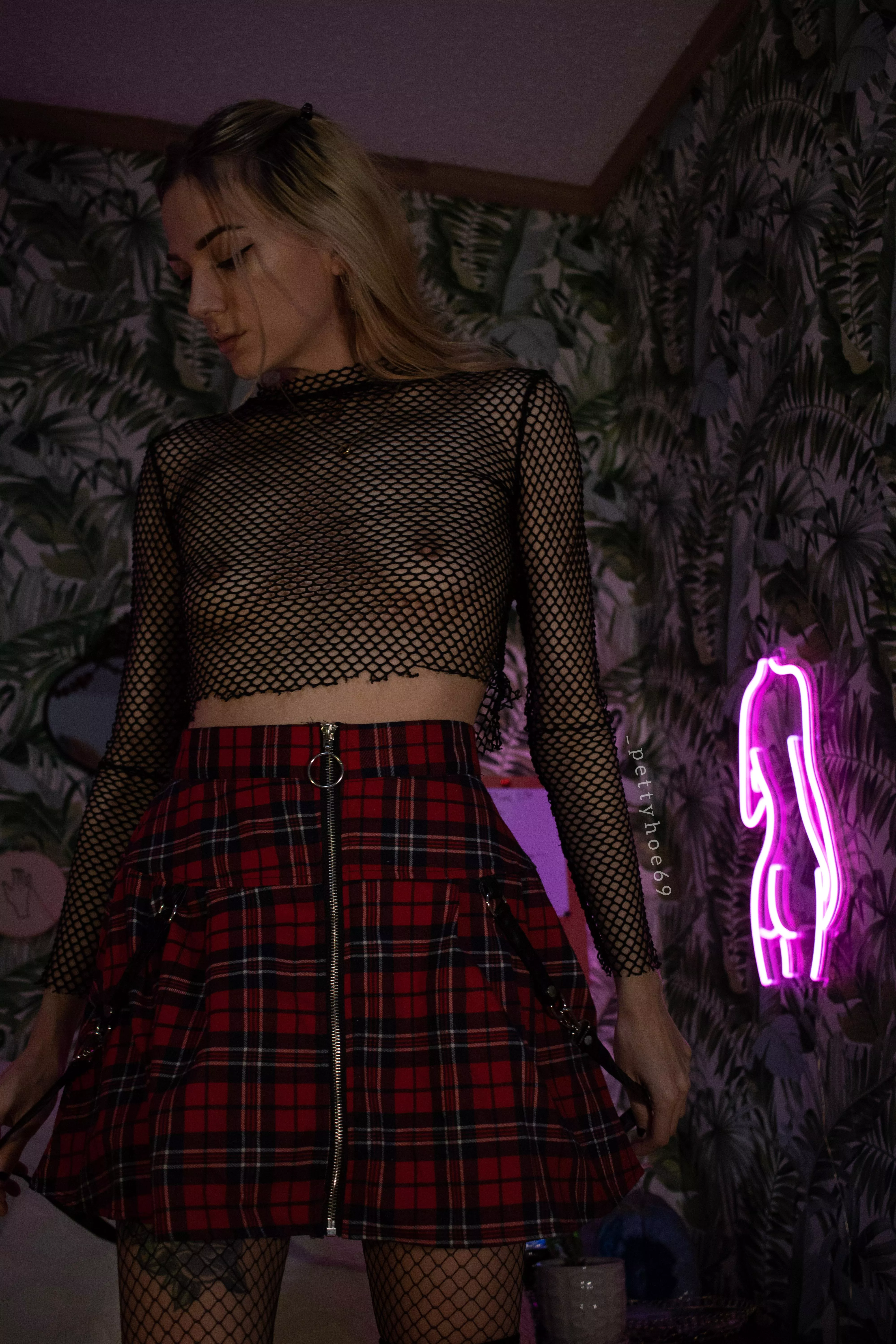 I bet you guys love girls with tiny tits in school girl skirts, huh? posted by _pettyhoe69