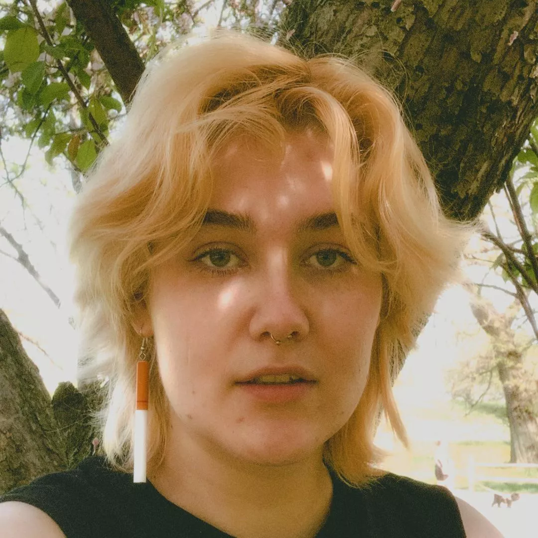 i call this my mona lisa face posted by pixievalentine