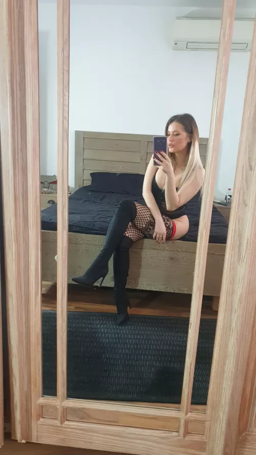 I can be your fetish, you will be obsessed with me. by noirqueenie