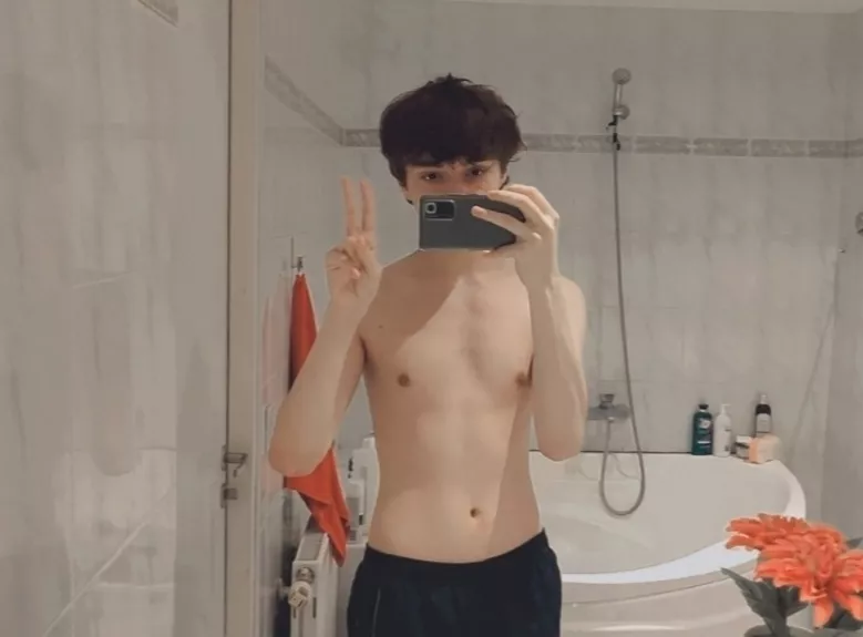 i can be yours if u want 👉👈 posted by twinkytwink2002