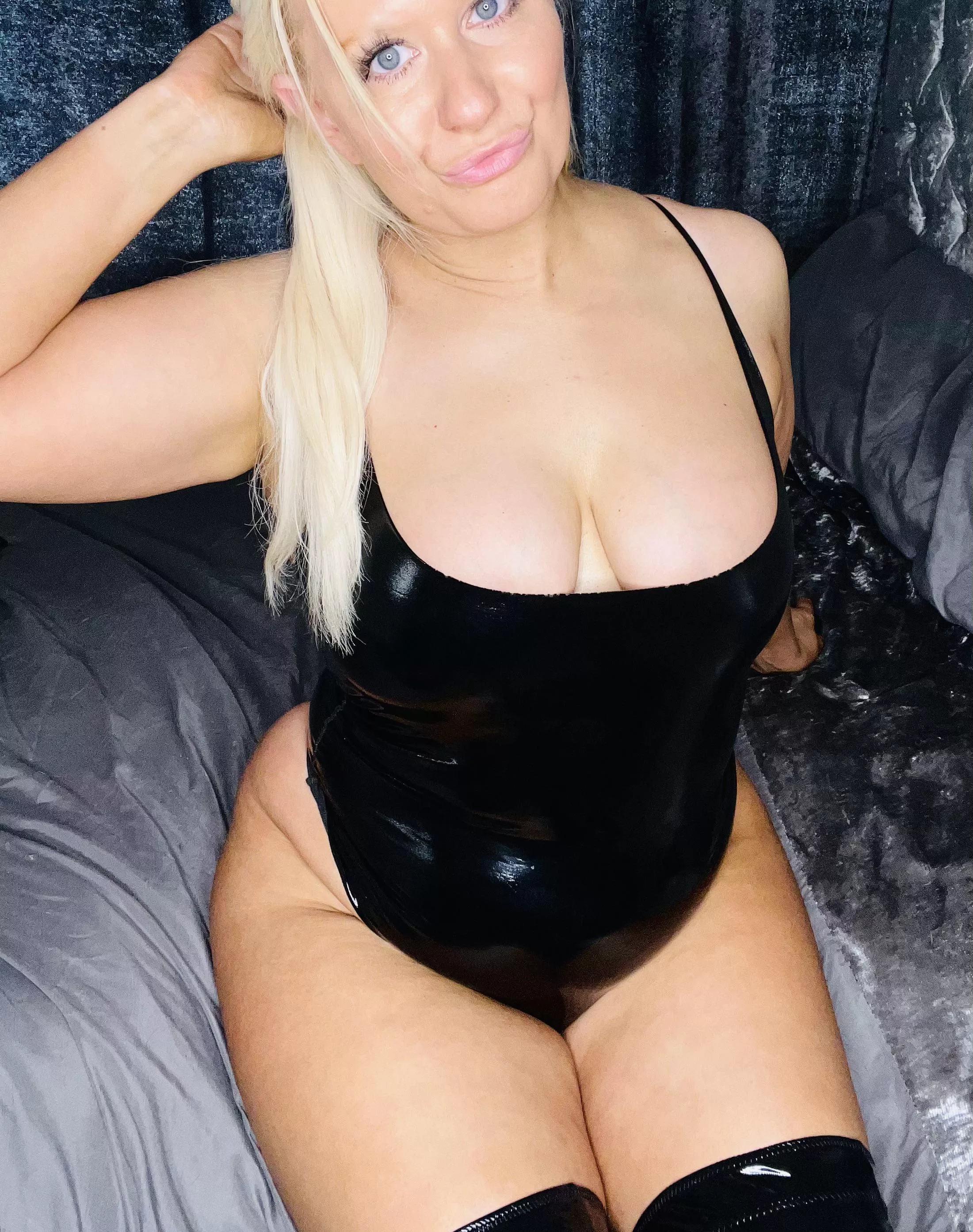 I can confirm blondes have more fun posted by sparkly-and-savage