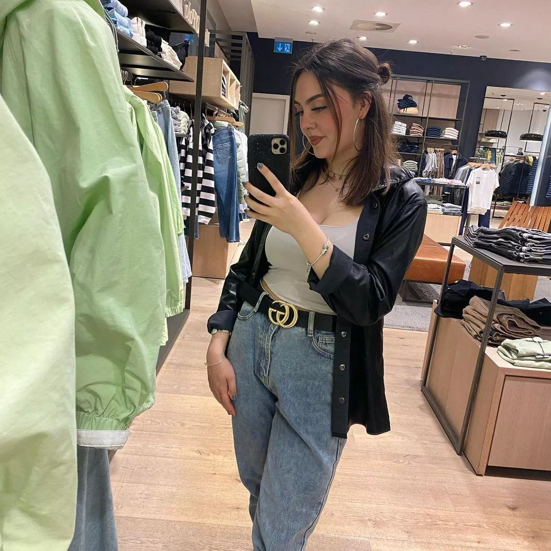 I can not satisfy her.. posted by fantasiexxx22