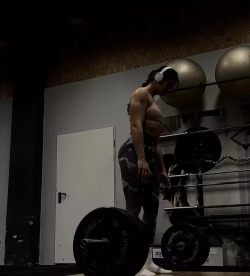 I can probably lift more than u by SassiiK