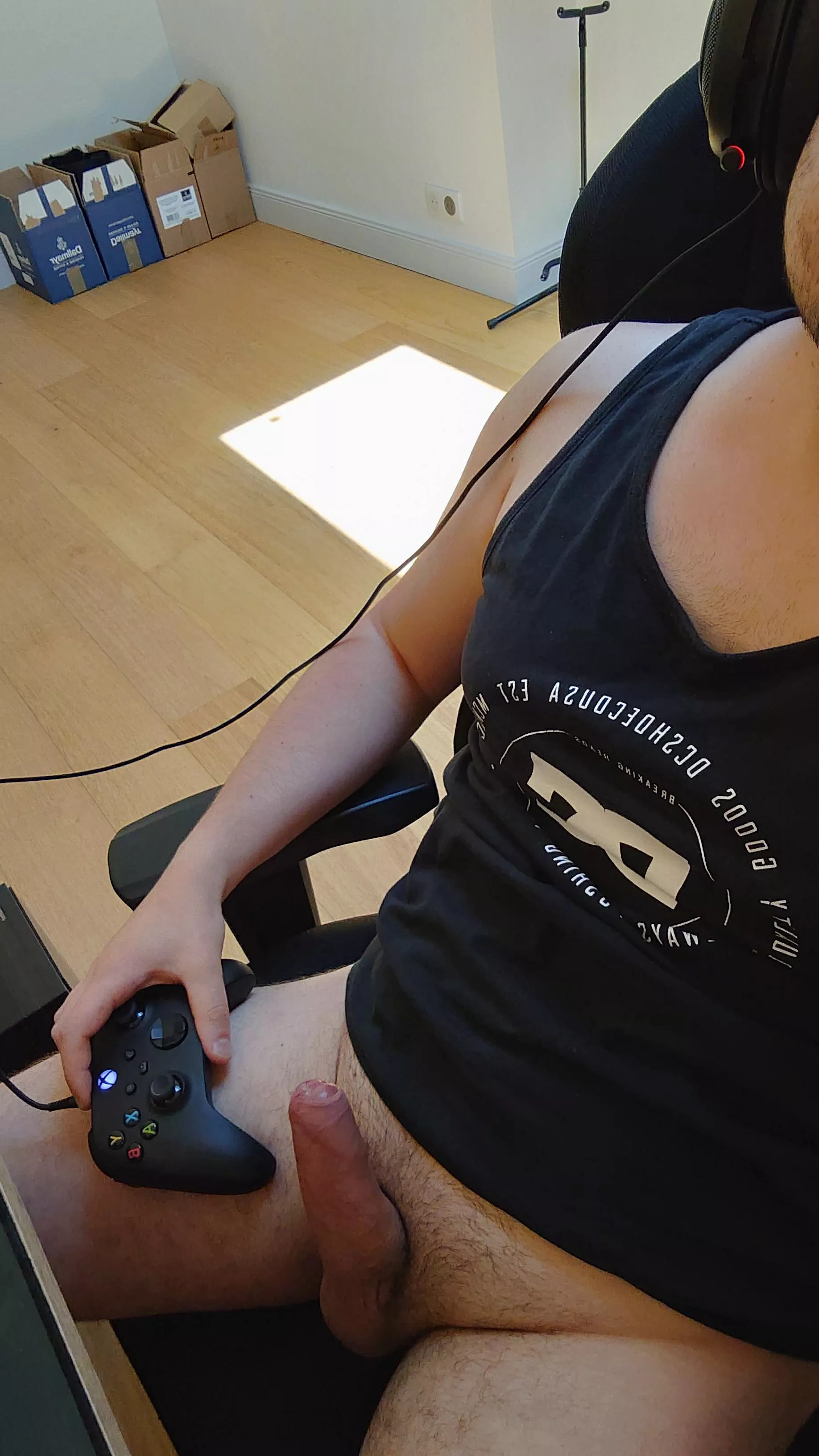 I can't concentrate on my game 🙈 posted by Azovik