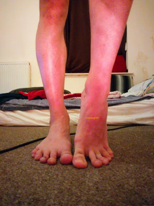 I can't decide 💅👣😚💋 by StrafeKing1991