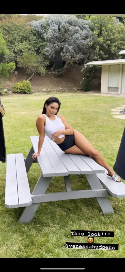 I can’t stop jerking to Vanessa by blake6733