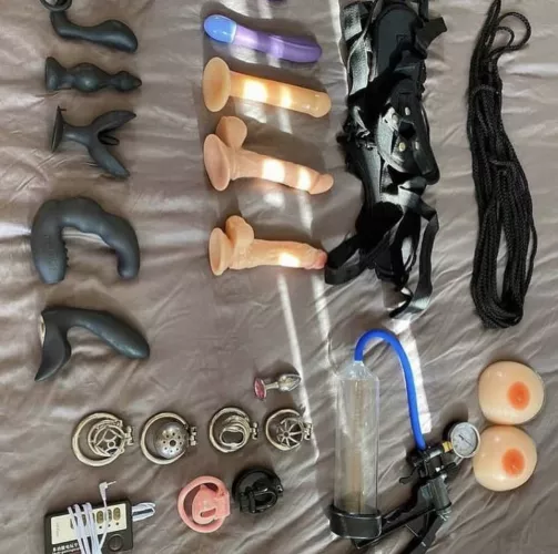 I can’t wait to use all these toys on you , hit me up if you’re submissive to be dominated and explored . Kiik : mistresswhitneyA by tristantendland