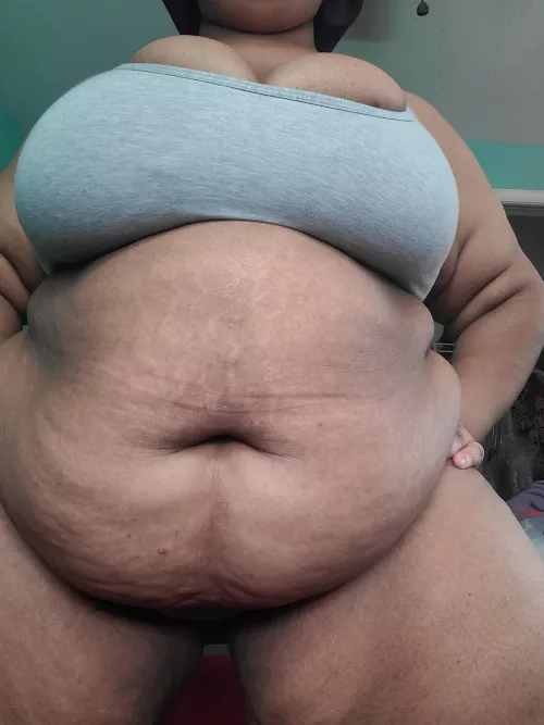 I could be bigger 😏 by shycomicnerd632