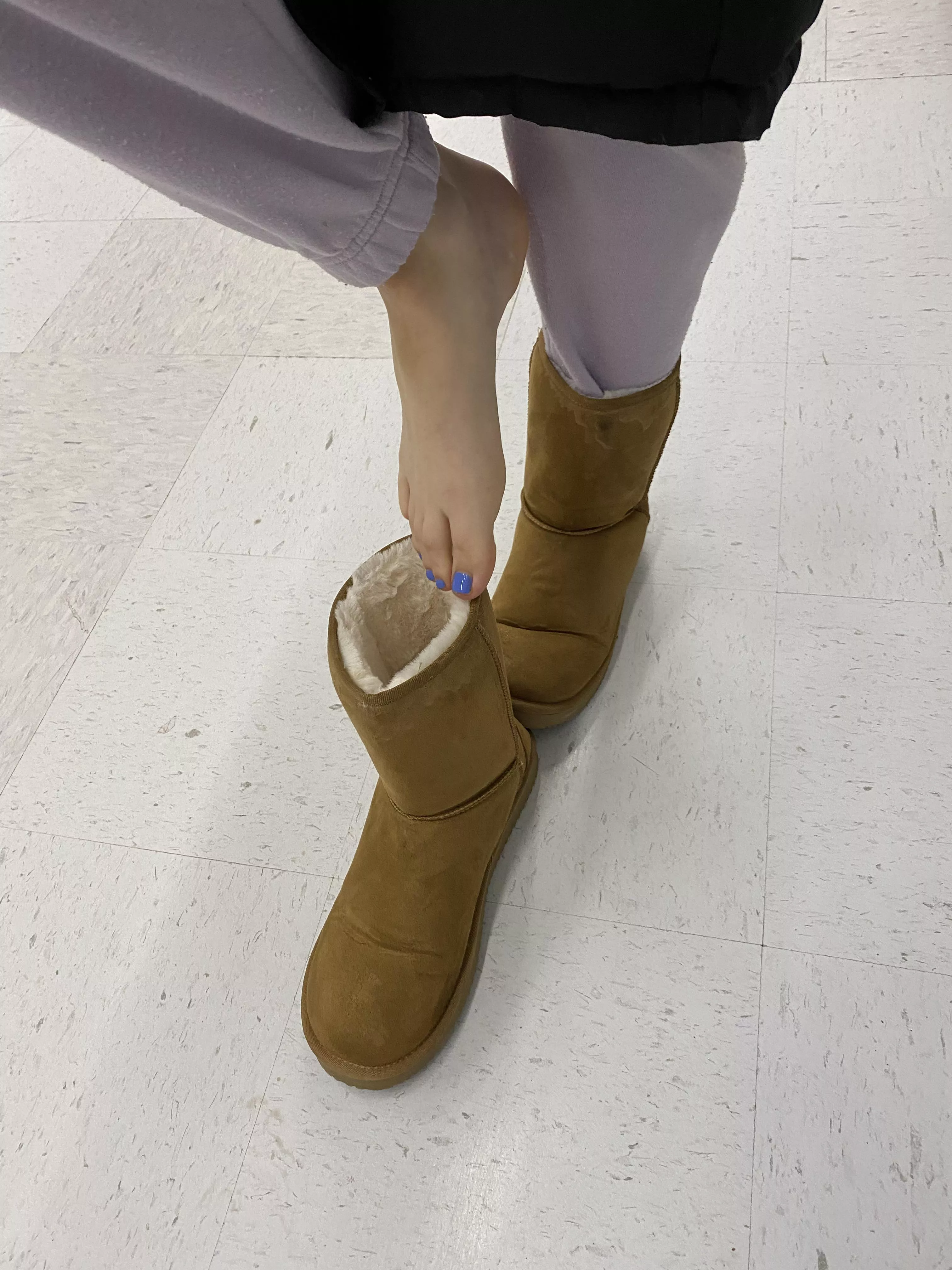 I could really use a foot rub today ❤️ posted by Savscutefeet