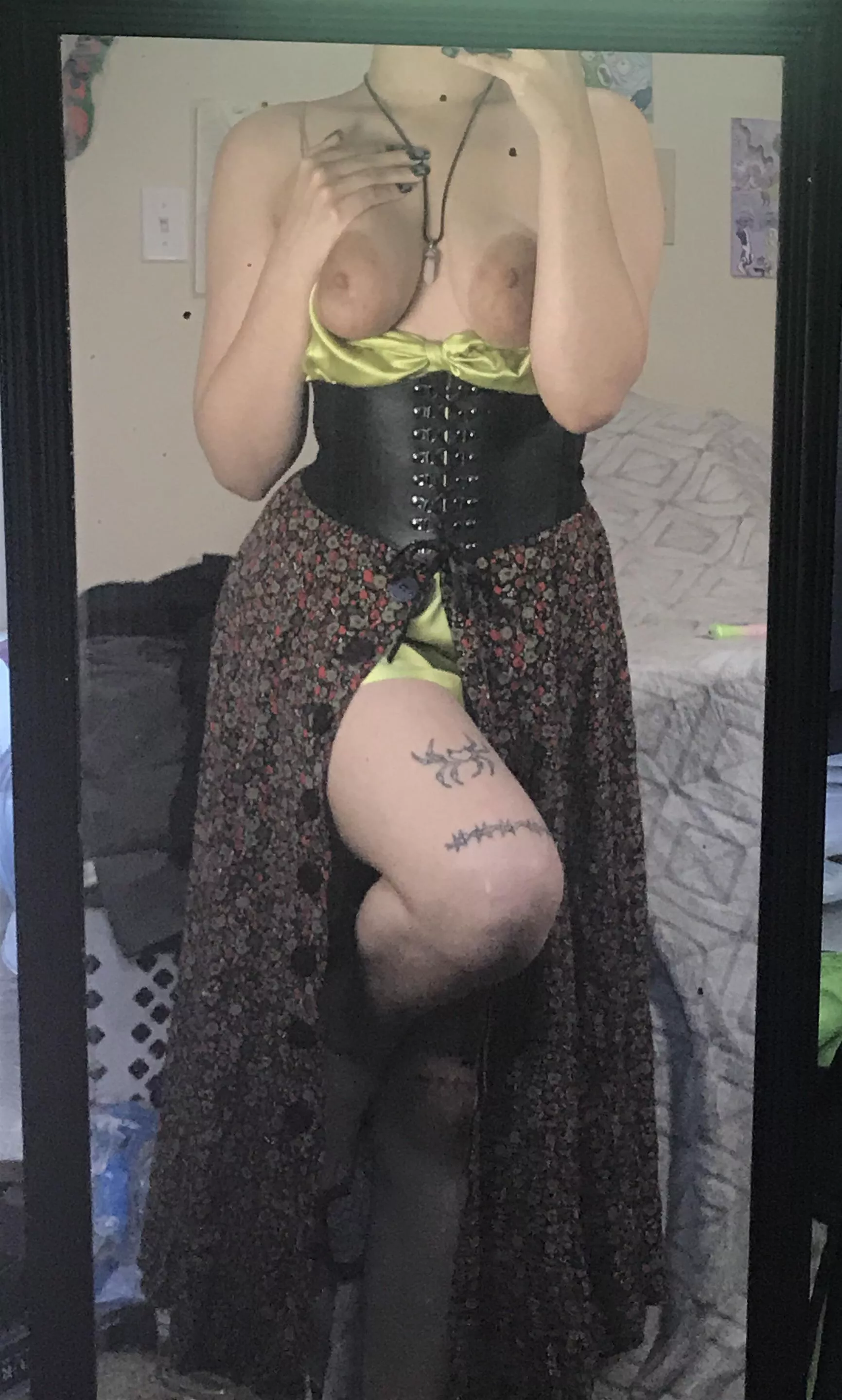 i could use a hand🥺 posted by pr3ttyd3adgirl