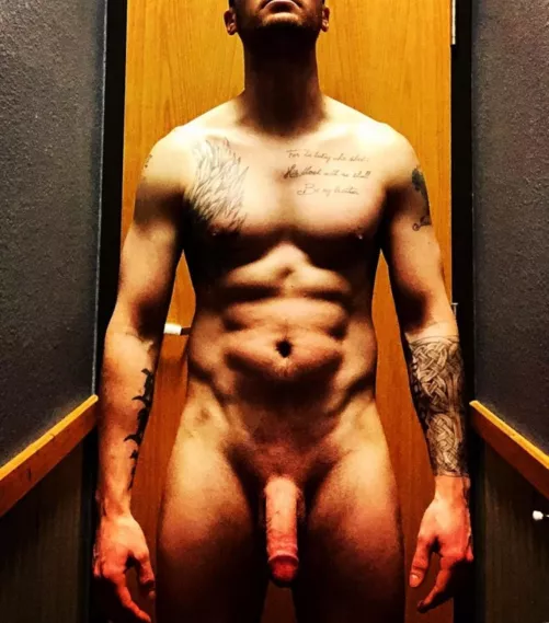 I couldn’t pass up the good gym lighting 😉 by peakygent