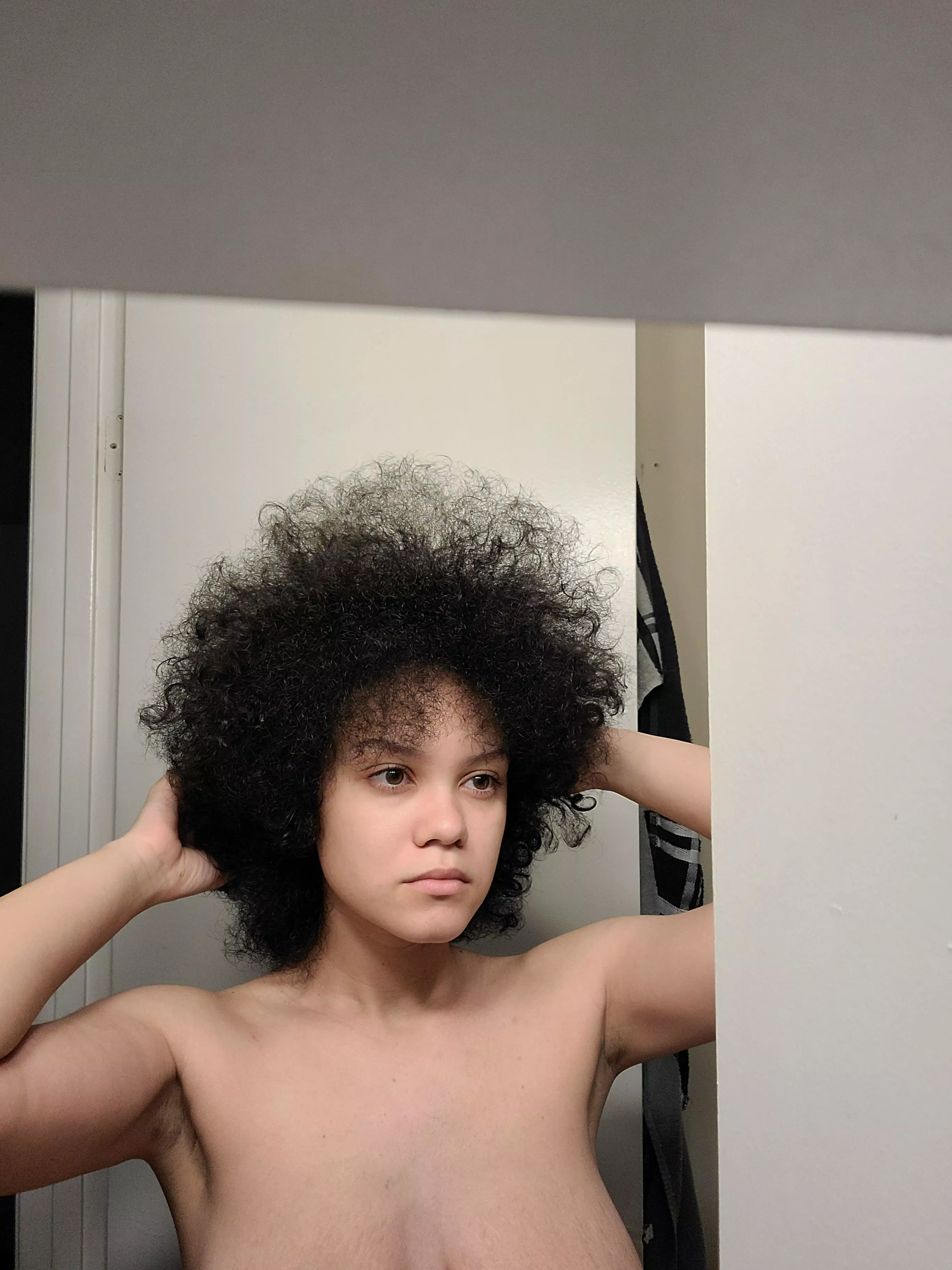 i decided its time to show my face 🧡 posted by samsomethingof