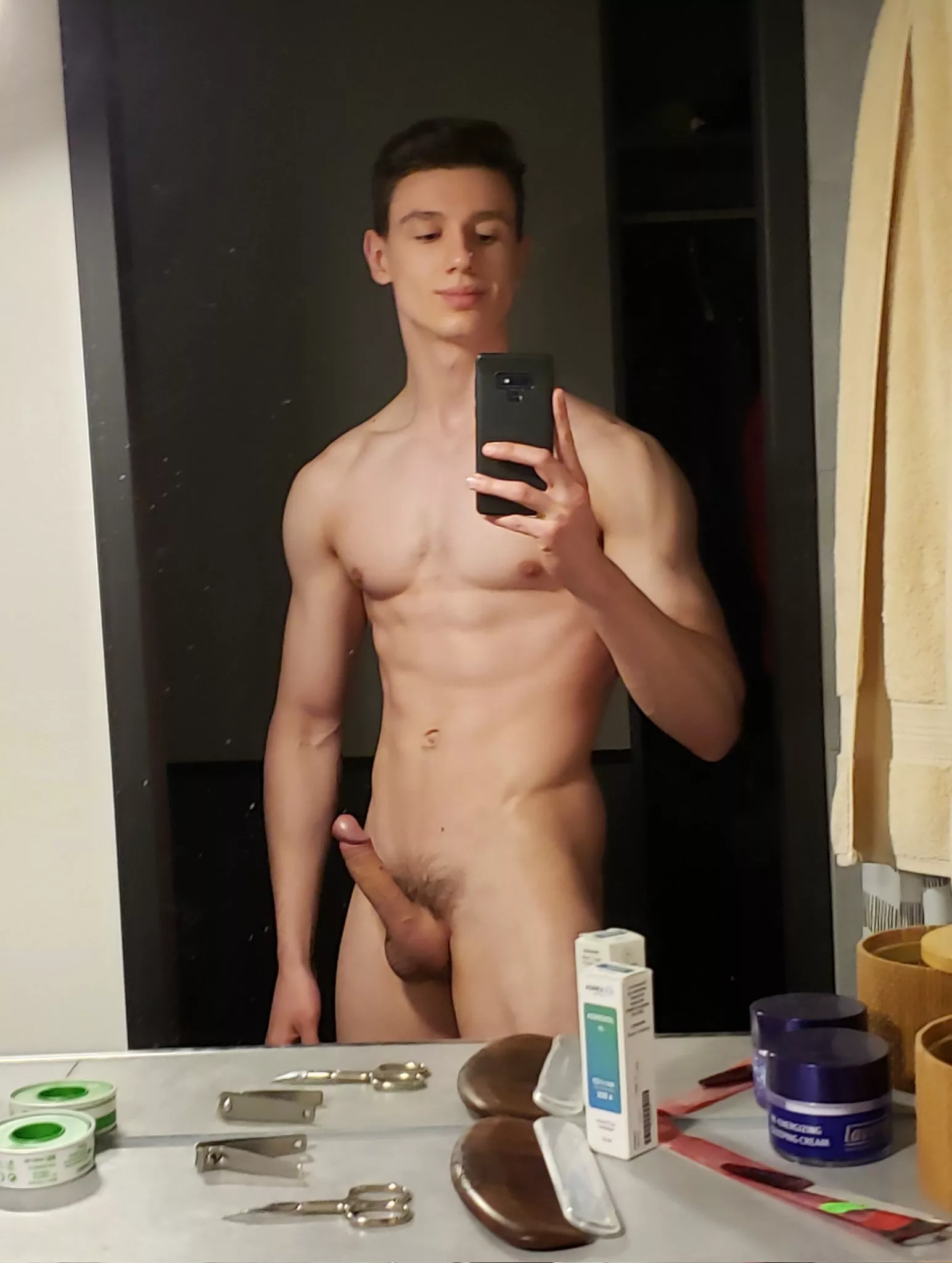 I did a full shave on my balls posted by leandavexx