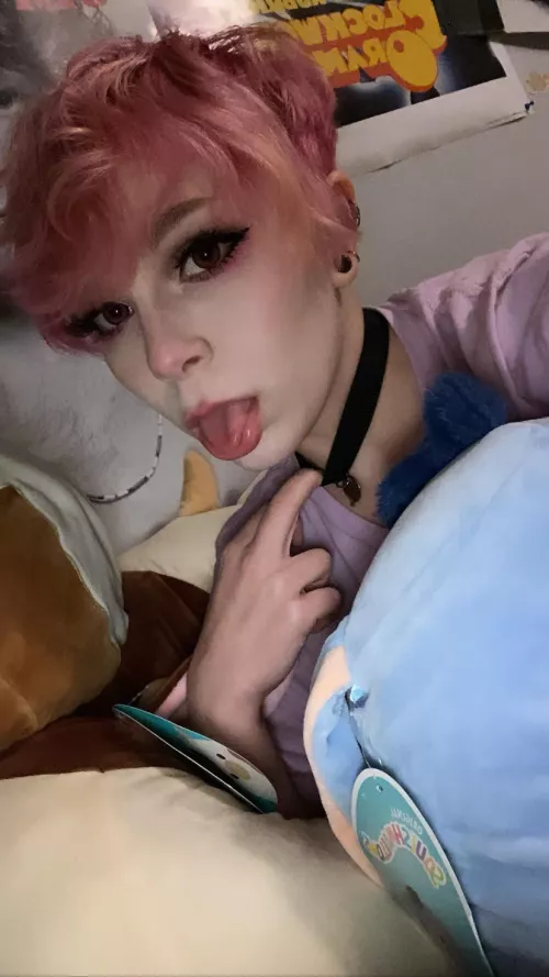 I did my makeup for a cosplay but thought the makeup looked pretty cute by itself… can you guess the character I was cosplaying ?? 🐱 by Hunchbackcat