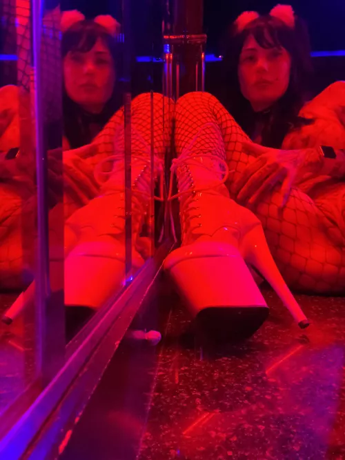 I did the splits today for the first time and I’m so excited! by emeraldraes