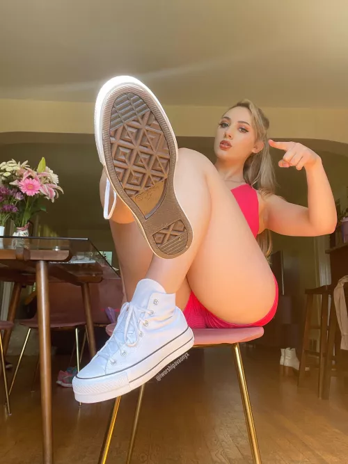 I didn’t wear any socks to the gym today.. My feet are so sweaty and smelly. Now be a good bitch and lick them clean. by worshipavaonyx