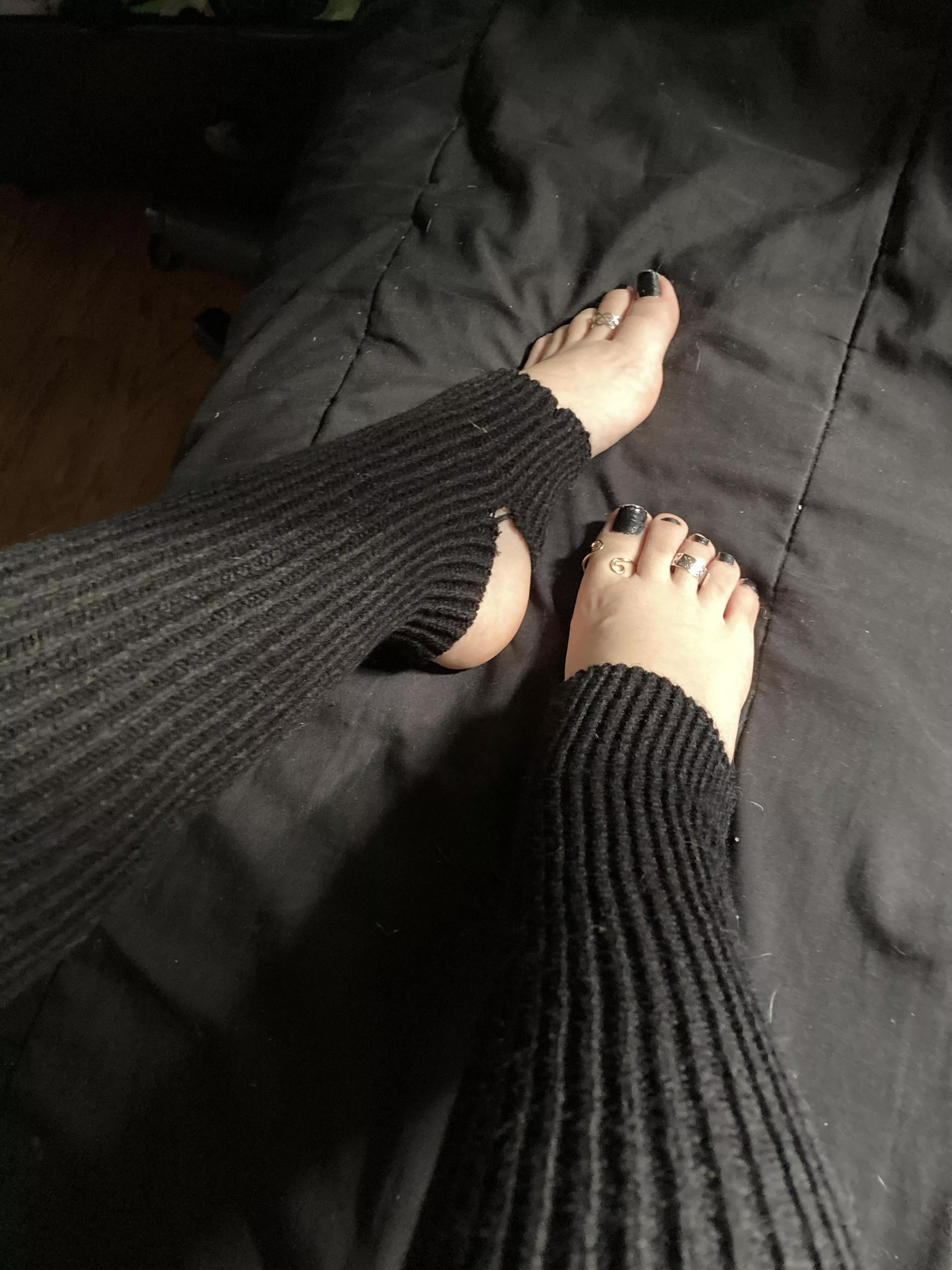 I do feet pics and maybe other stuff on my OF go find out ☺️ posted by mistyemmy3