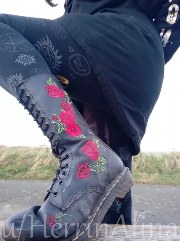 i don't care if you cry. you will clean my boots with your tongue posted by HerrinAlina