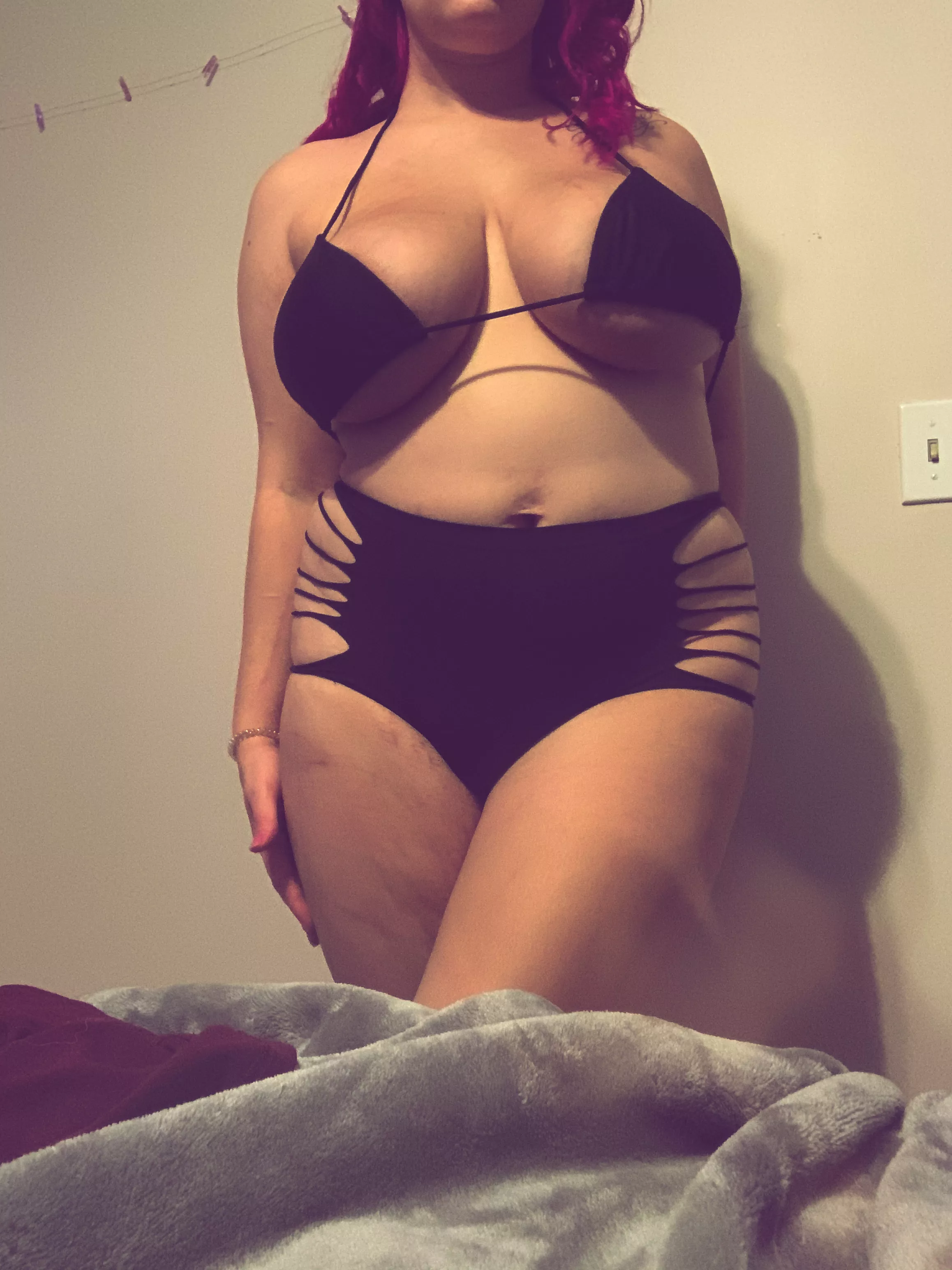 I don’t know how this has even stayed on for so long! I’m just living life in full bloom 💐 posted by alyssacarter97