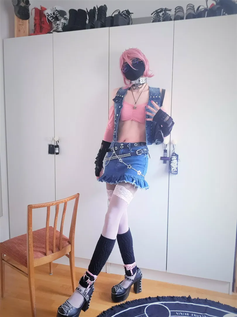 I dont know what to say about this look, something a bit more casual and colorful I guess... posted by ShadowPrincessN7