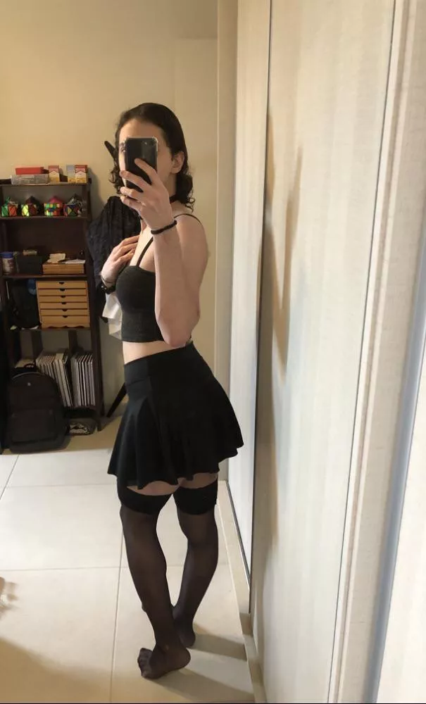I don’t know why but I just love that small gap between the skirt and the stockings 🖤🖤🖤 posted by LolaWichita