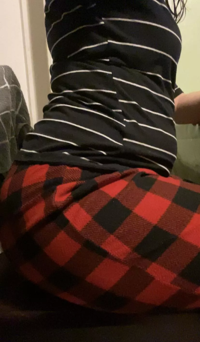 I don’t know why but I like this photo of me sitting down posted by feralgoblinn666