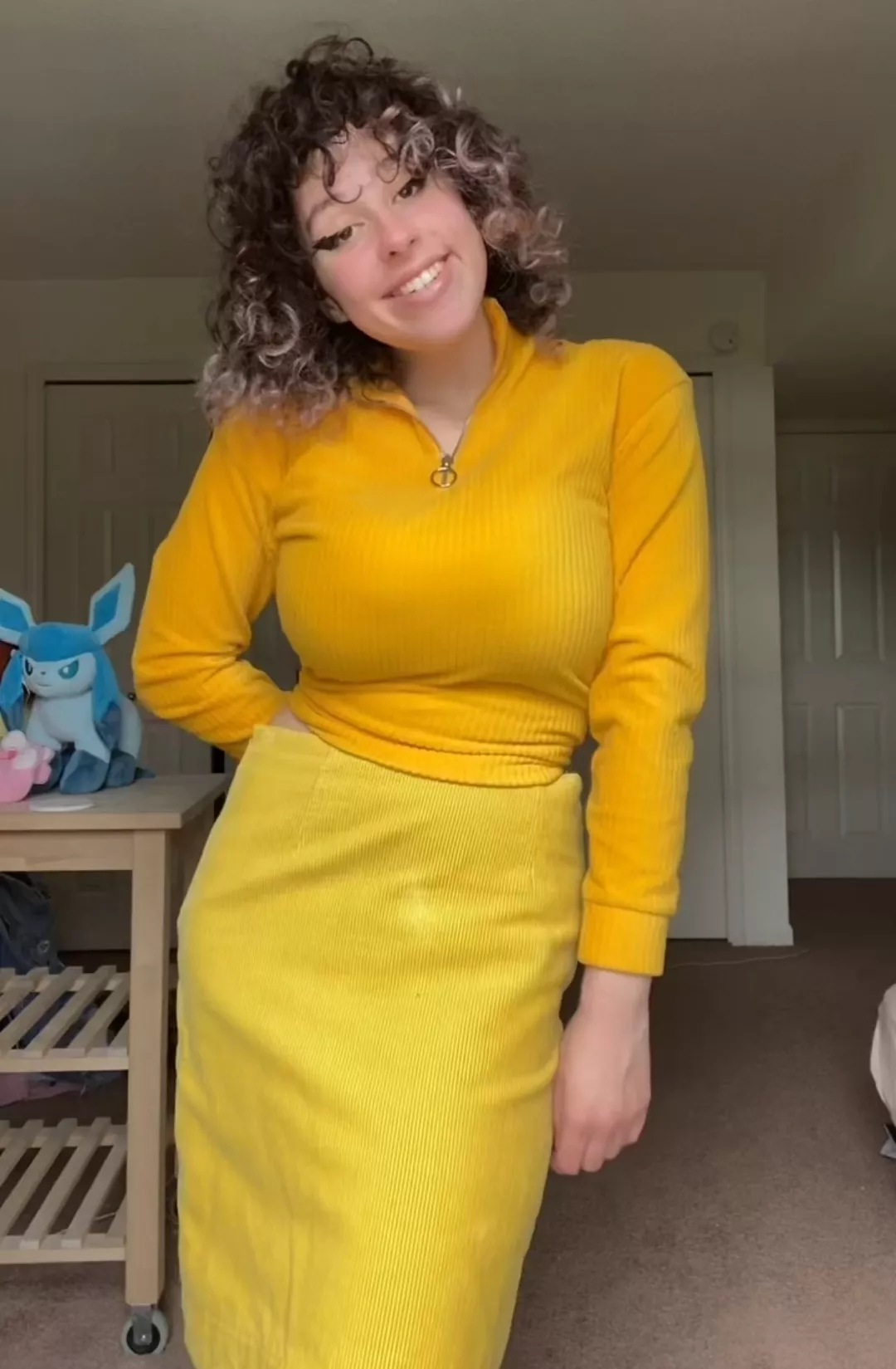 .I don't like yellow buy i love big boobs. posted by Quality-vs-Quantity