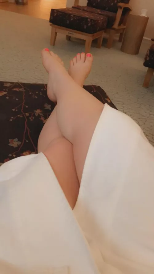 I don’t normally post my feet but first time for everything, right? Fresh pedicure! by hotwifehayley