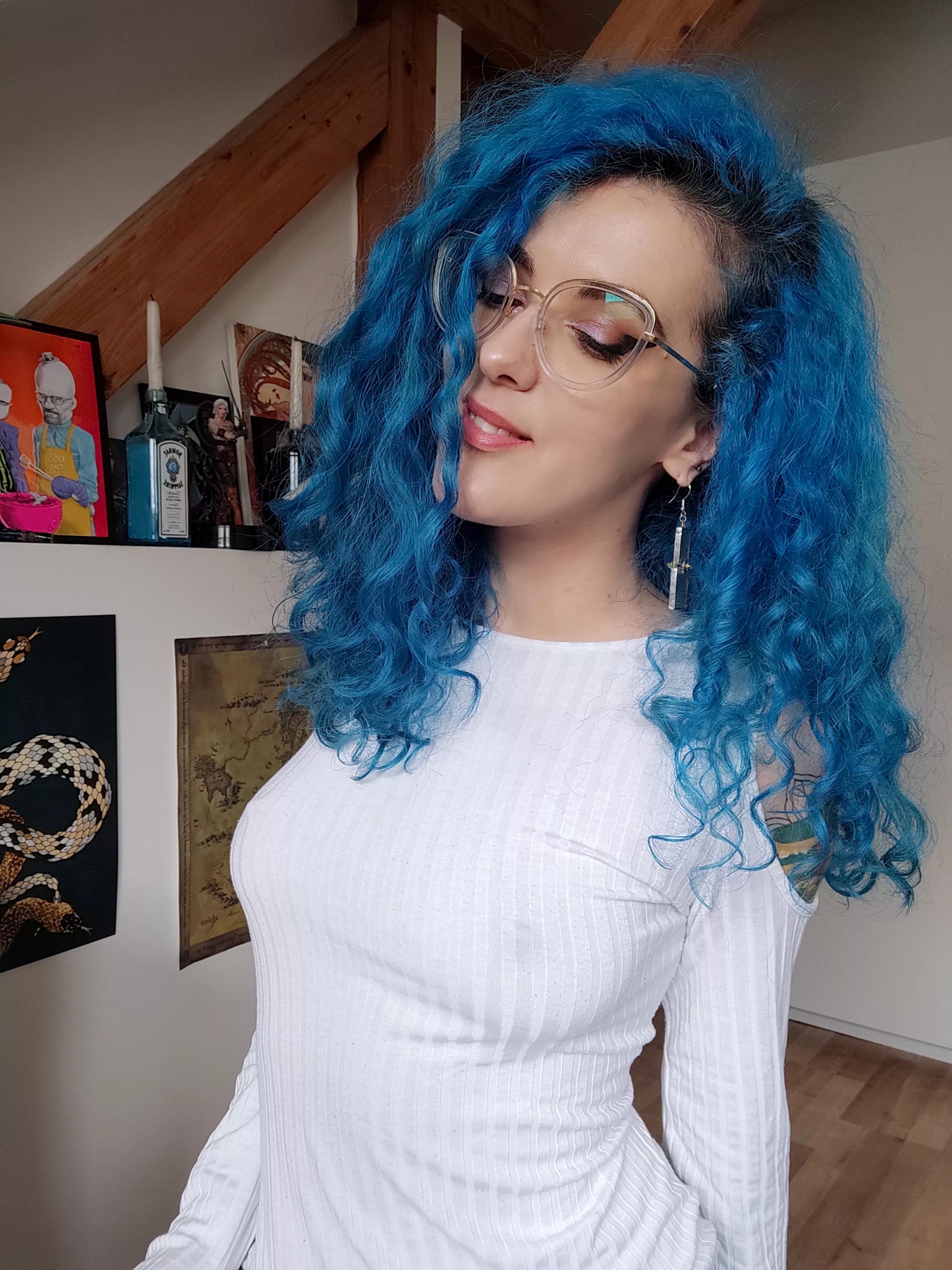 I don't often wear white, but I love this ribbed top posted by Haelle