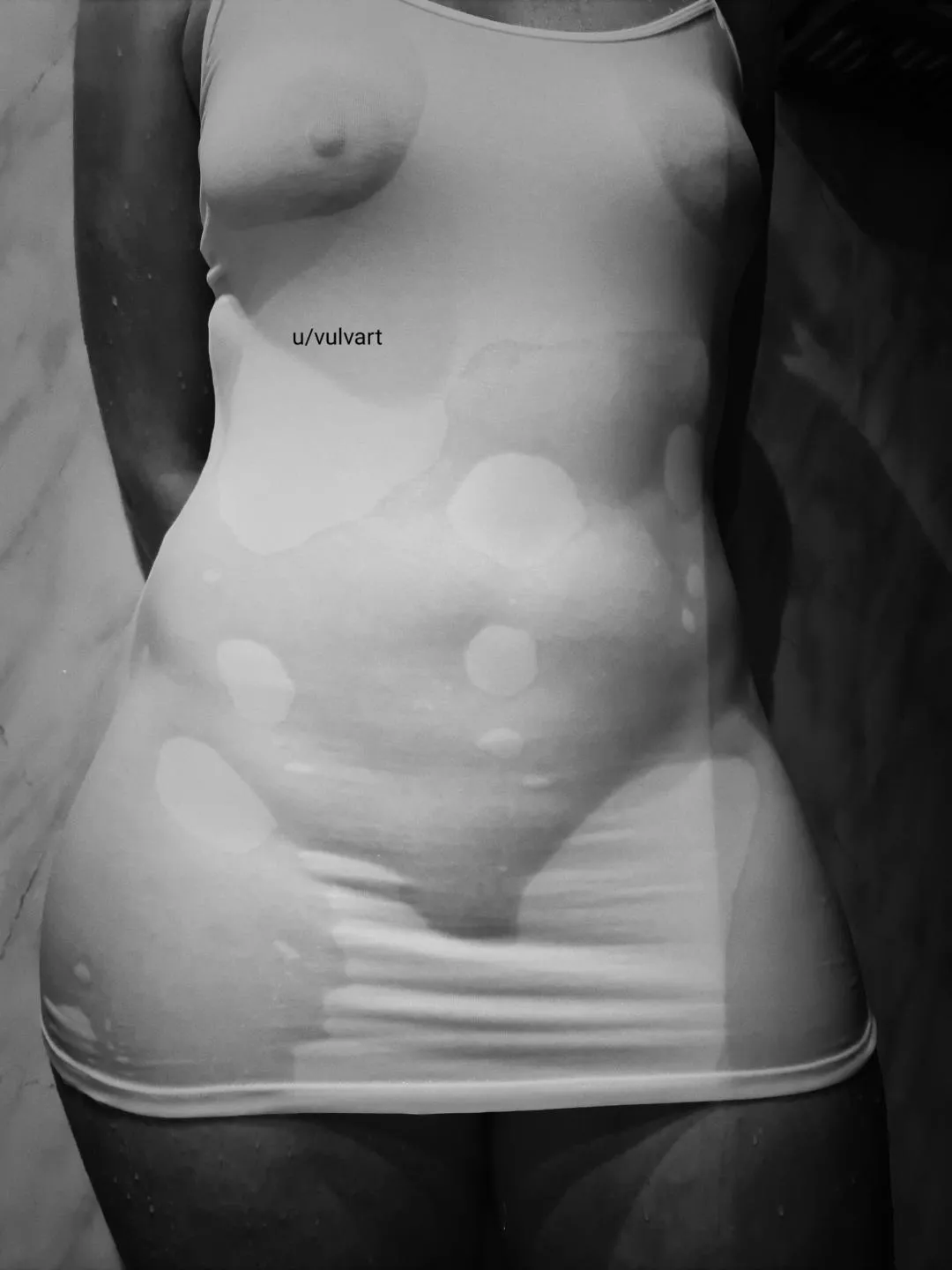 I don't think I would win any wet t-shirt competitions, but I like the look 🤷‍♀️ posted by vulvart