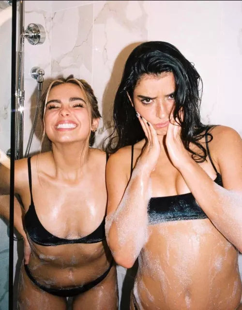 I don't usually Jerk off to them, but this pic of Addison Rae and Dixie D'amelio always turns me on by avdd4