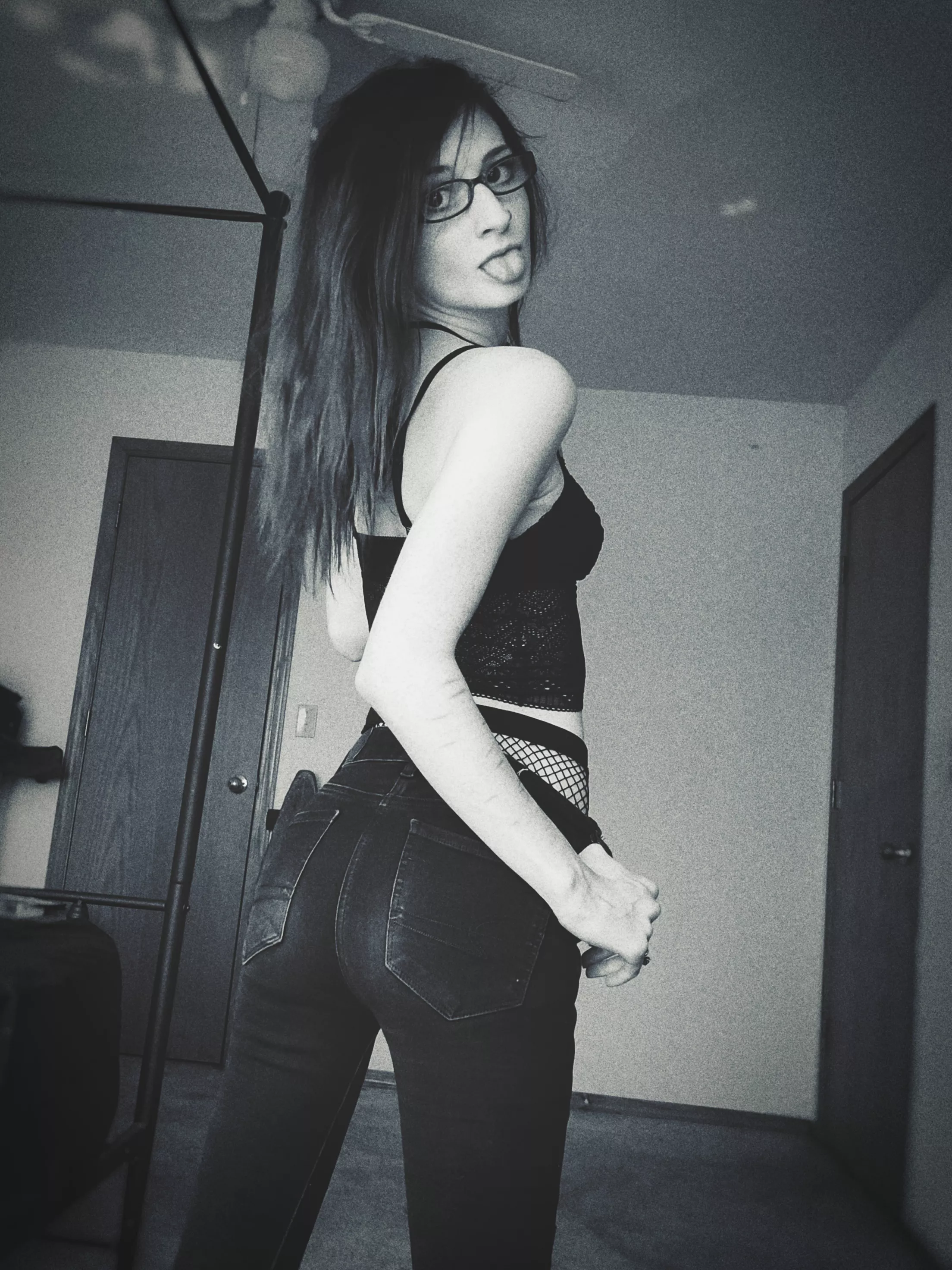 I feel best in black and white [f] posted by jewellss2