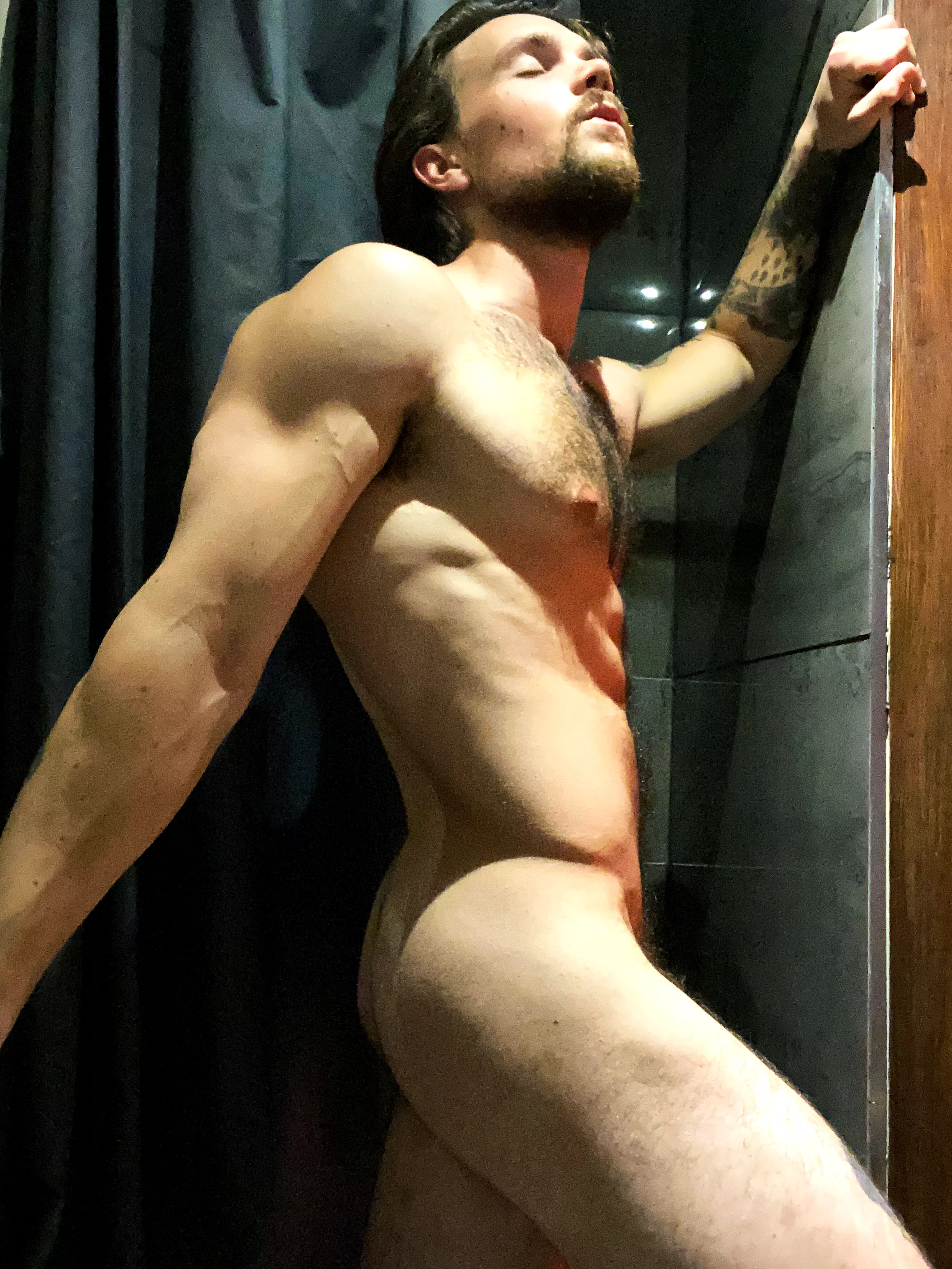 I feel like a god under this light posted by PrimitiveRage_