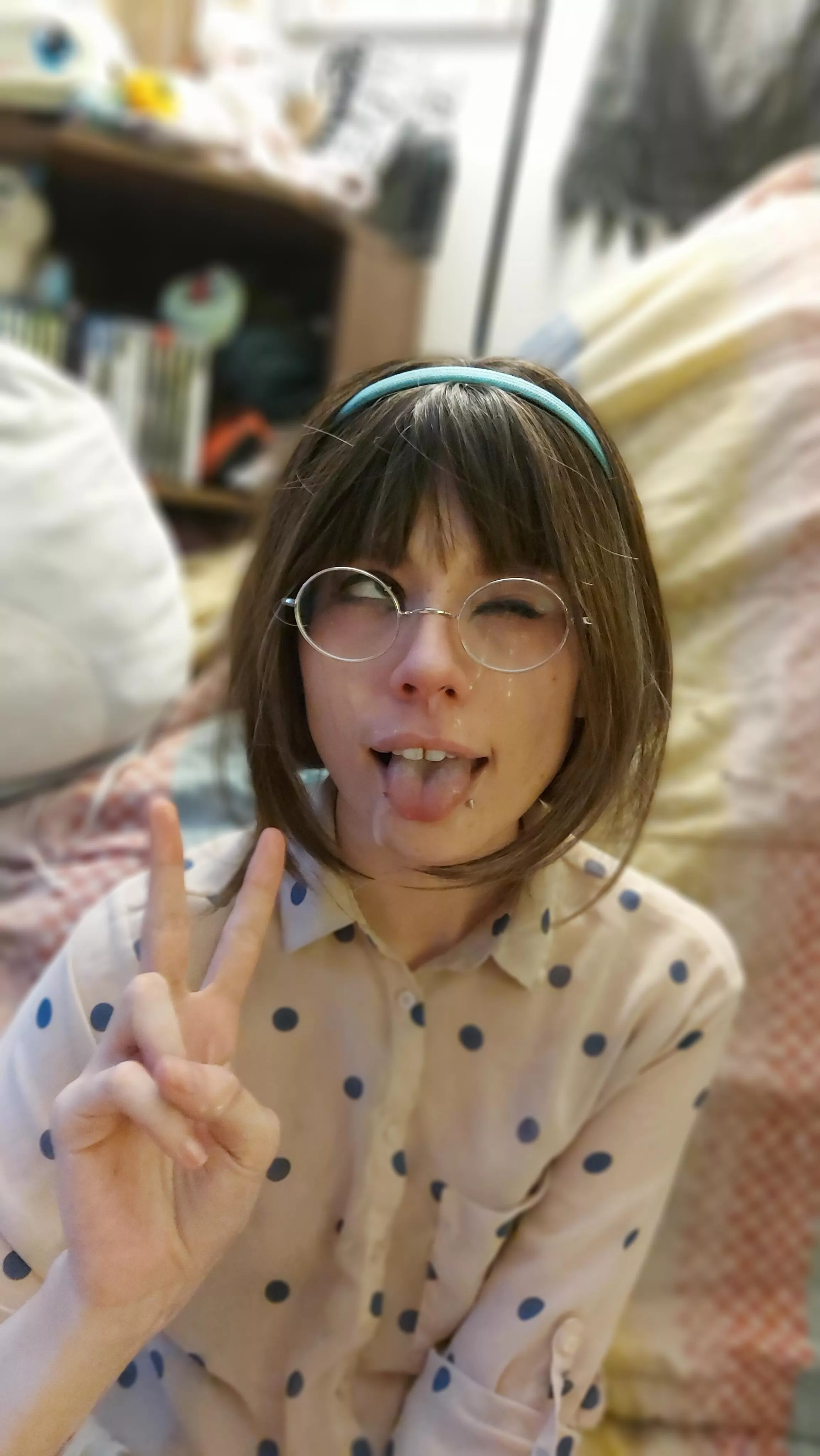 I feel the prettiest when when covered in cum 🤤 posted by honeywithbee