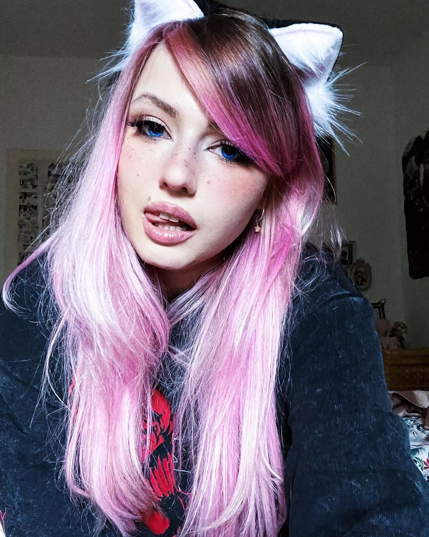 I fell in love with my hair in a deep side part posted by lombreinsolente