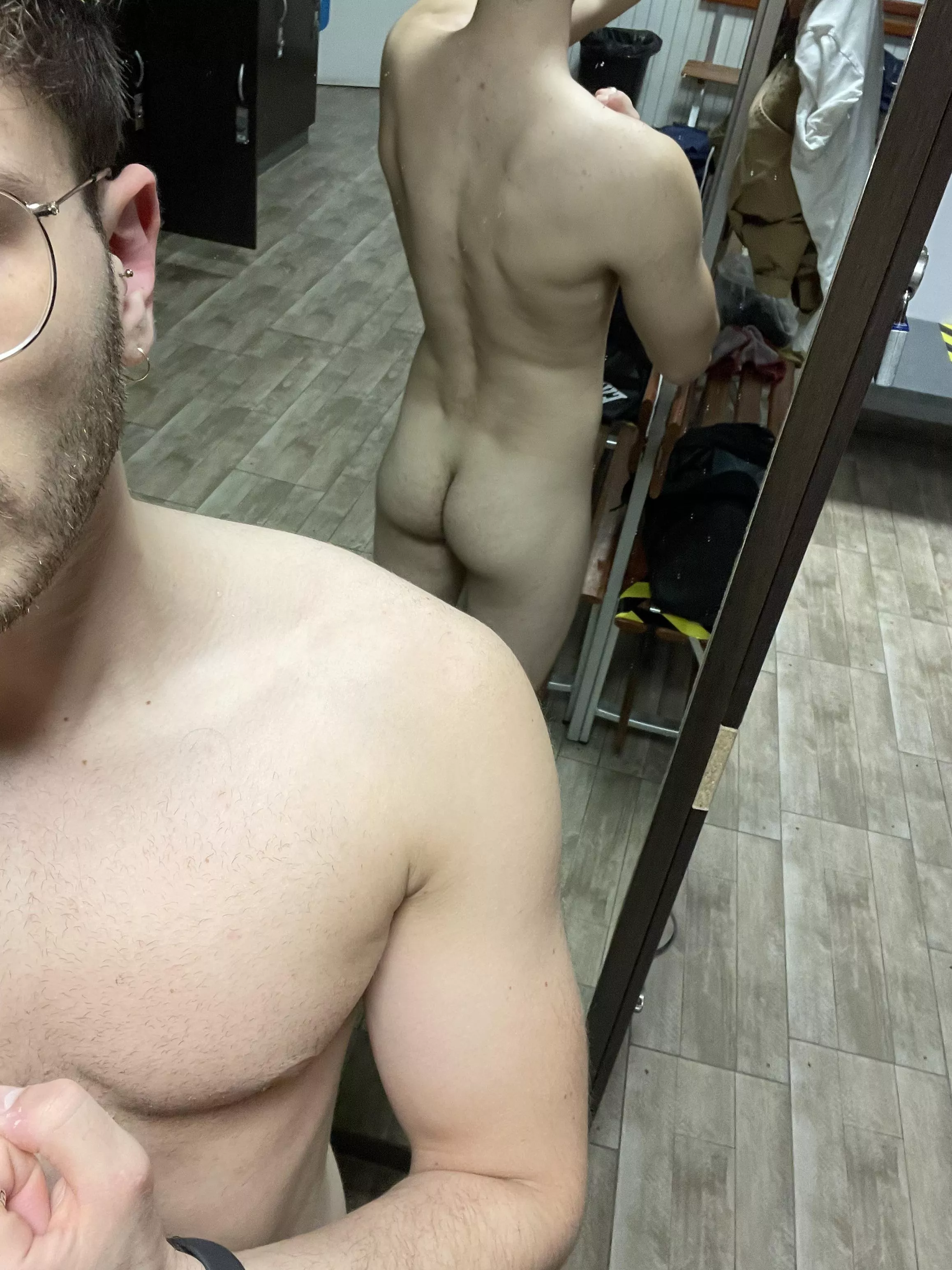 I get horny showing my ass posted by riccardh0t