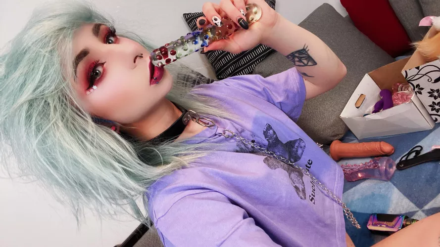 I go live in 10 min :3 https://m.chaturbate.com/madelinexoxo666/ by Madelinexoxo666