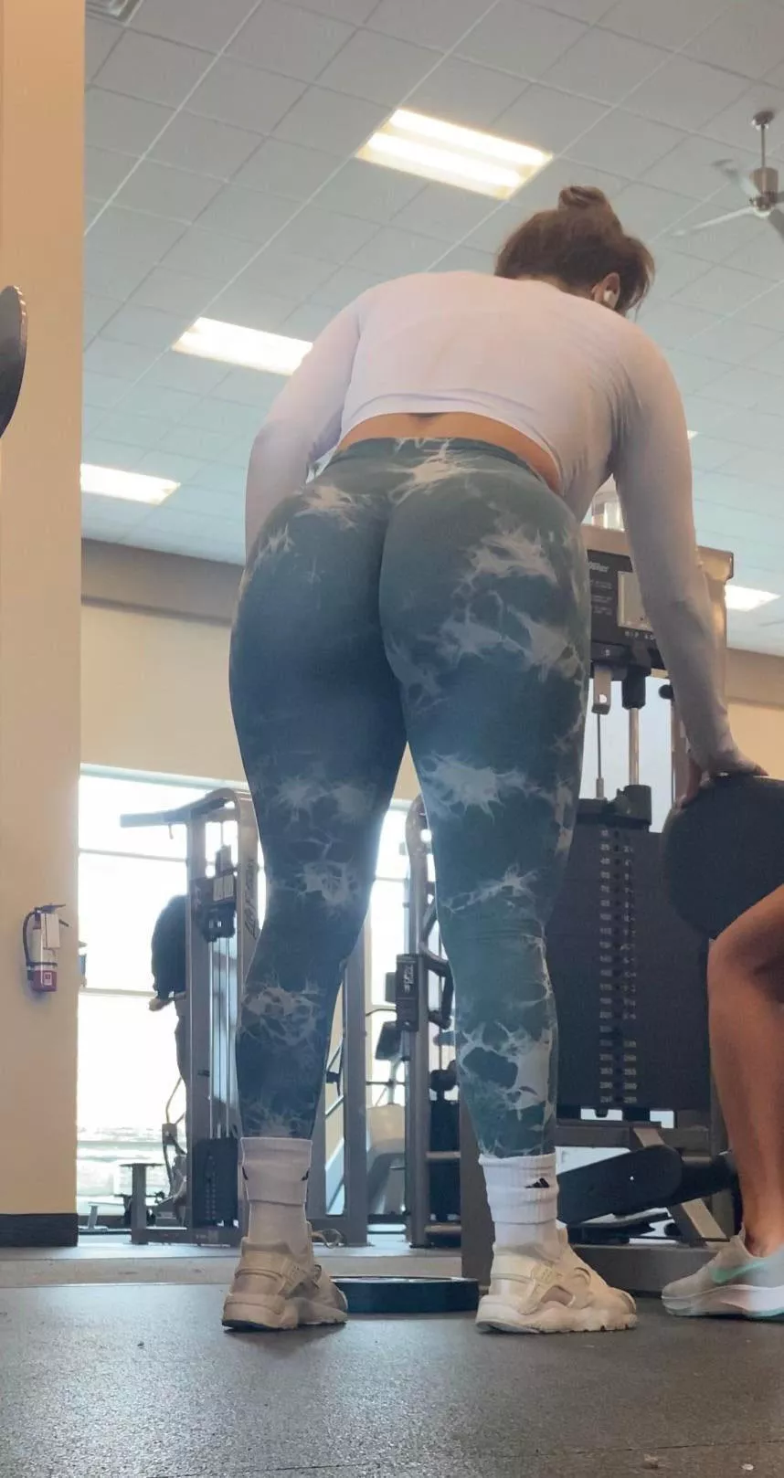 I go to my local gym everyday and film big booty girls in action! DM me for full length videos. Dm me posted by debatecity