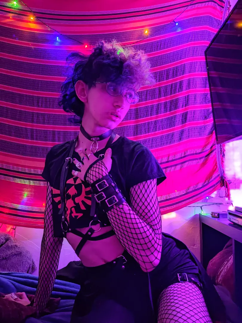 I got a harness!! And a fishnet top! how do I look? posted by Tino_Recap