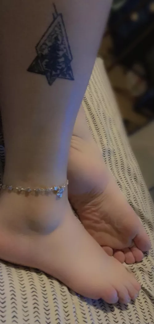 I got a new anklet by Daisy-girl97