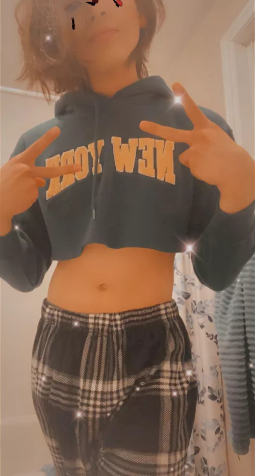 I got a new crop top, do you guys like by OmgSoFunny101