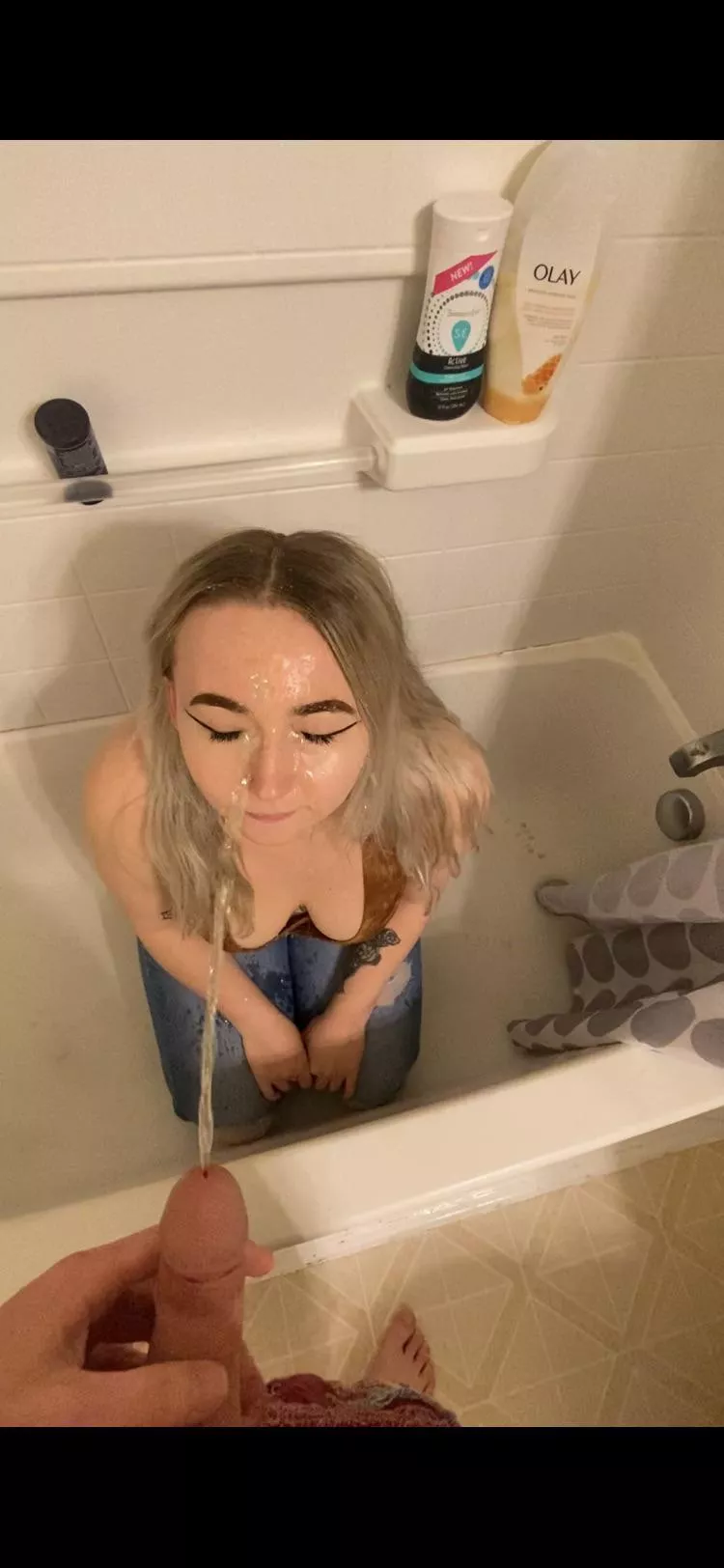 I got a nice golden shower this morning posted by VeterinarianSoft1131