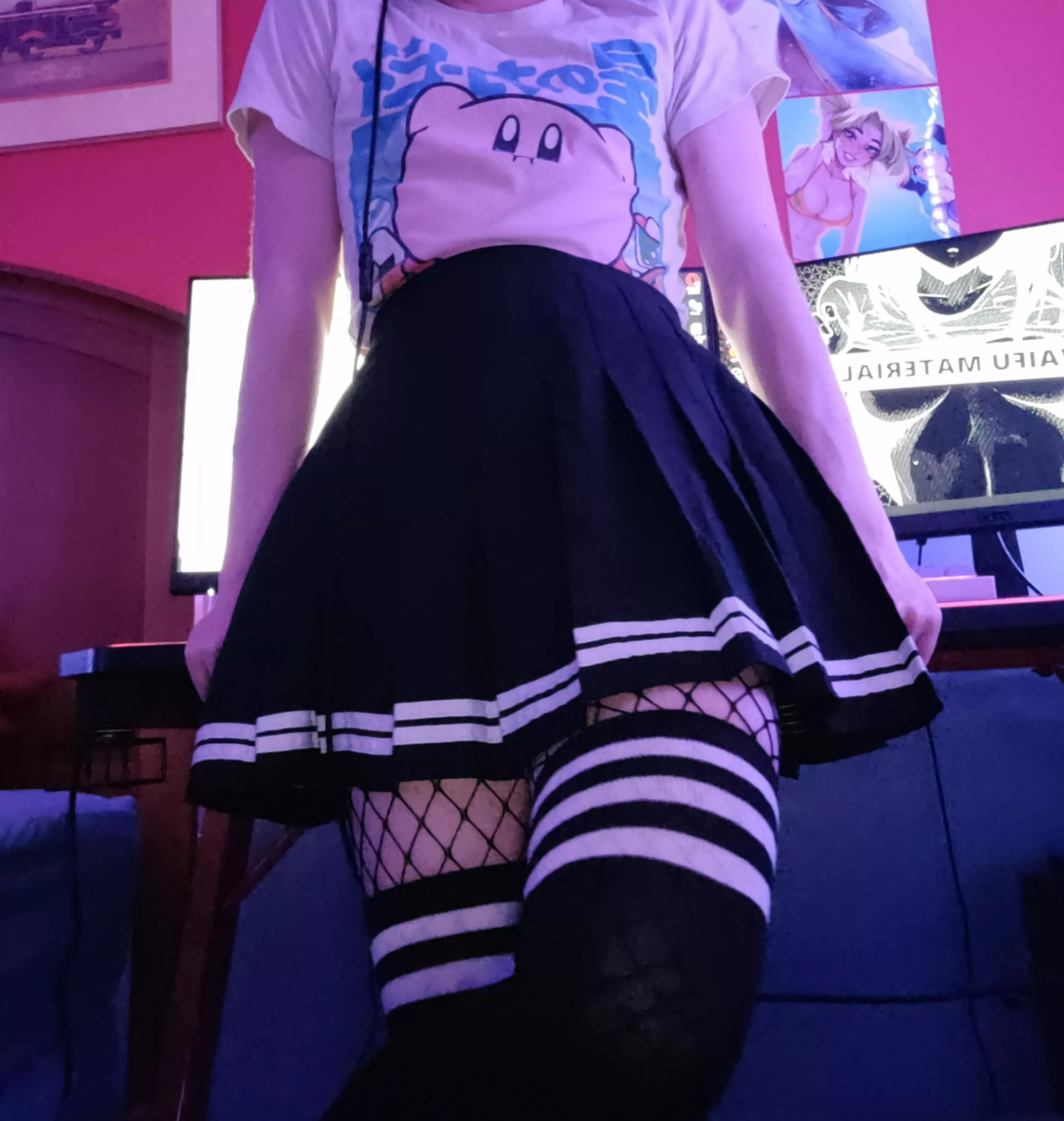 I got a very lovely response on my first post so I figured I'd show off my new fishnets posted by GreenieMcWoozie