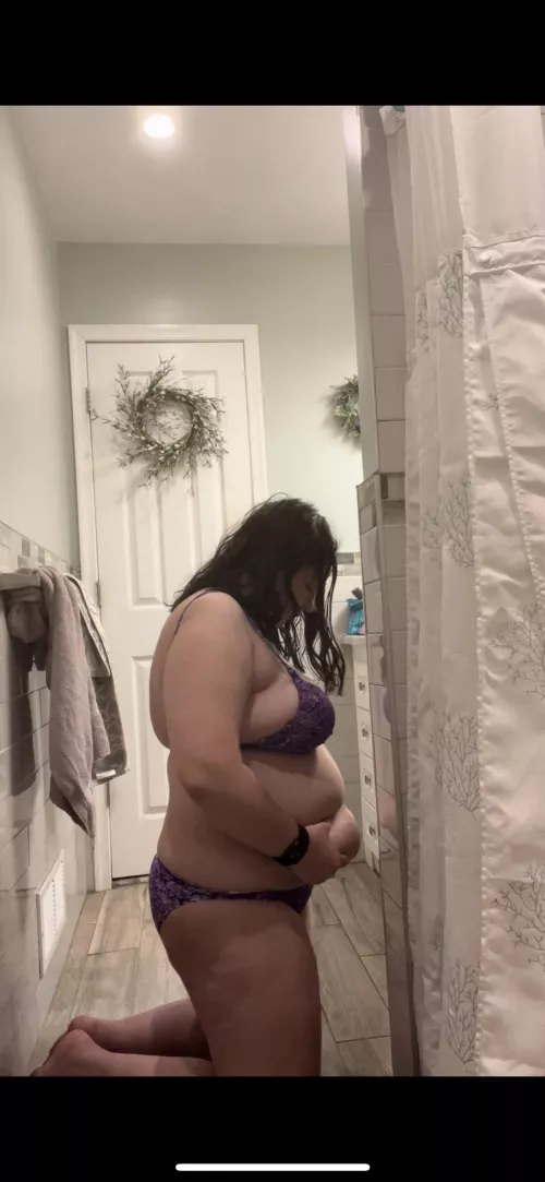 I grew a belly. Who wants to feed it? by ZaraGainer