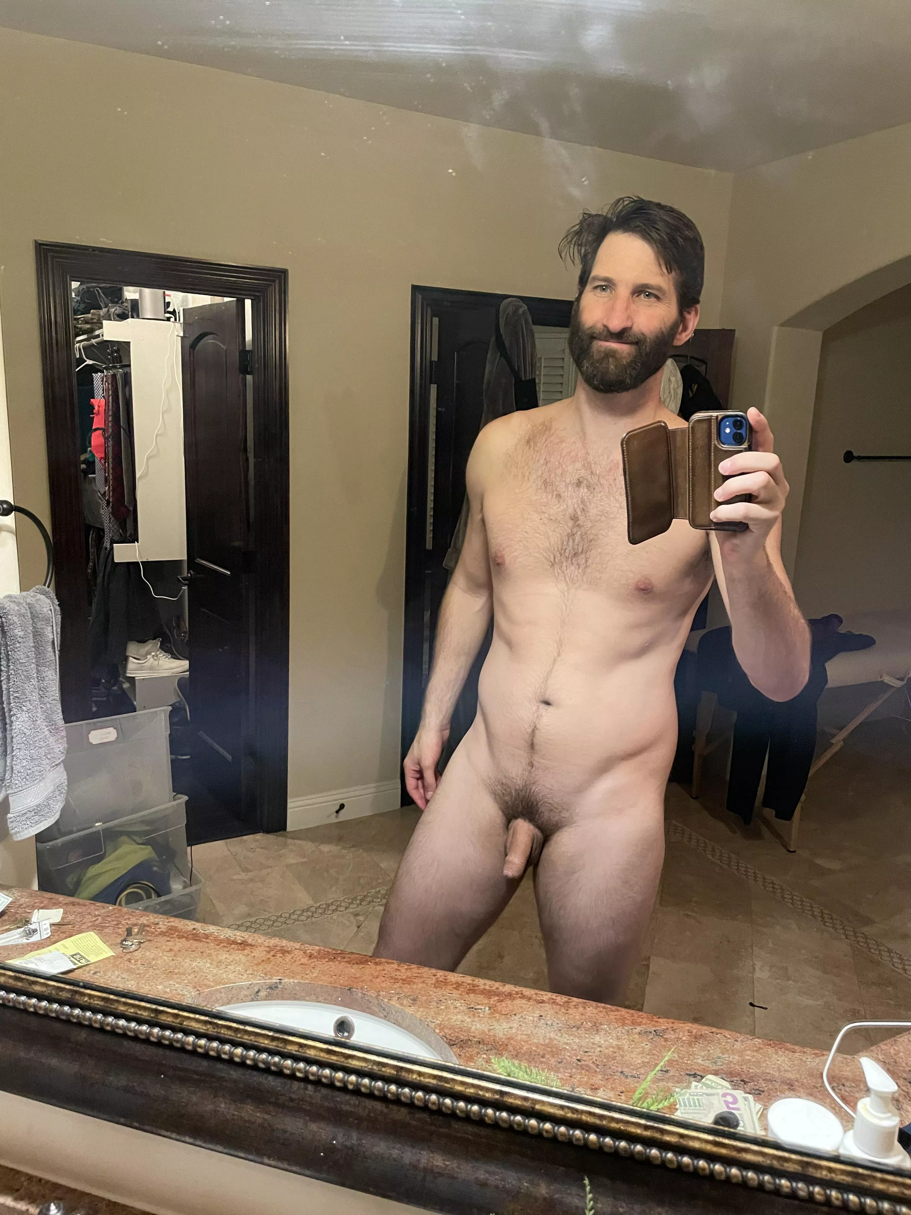 I guess you like the v huh 🤔 posted by the2ndtolastniceguy