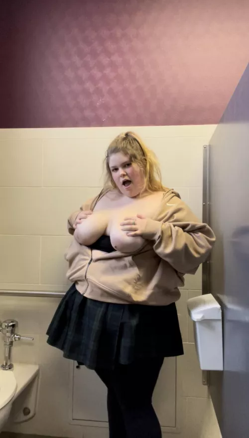 I had to leave class because my panties were soaked by kitten440