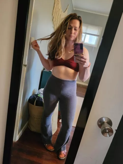 I have a fat 🍑 Wanna see? by holladayparty