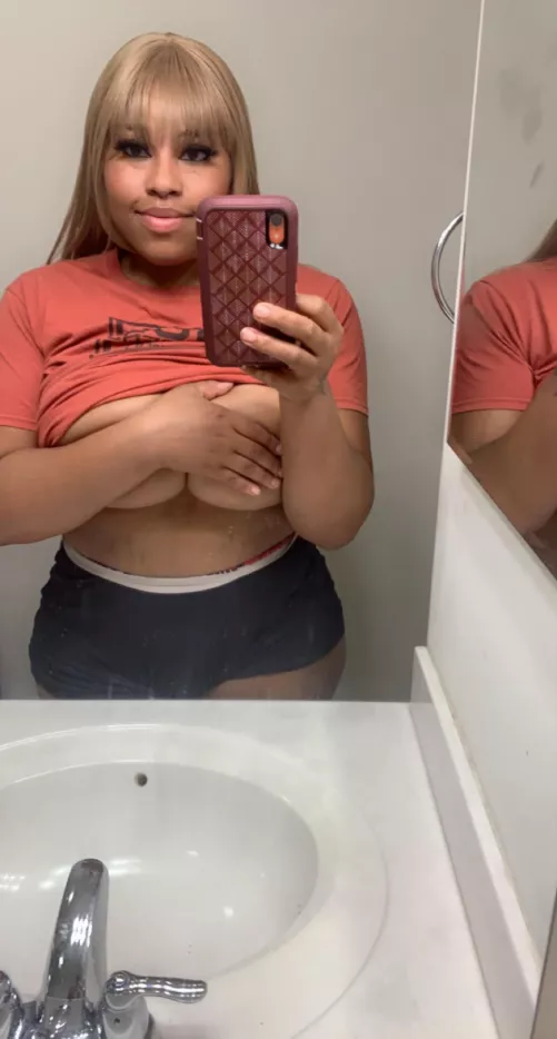 I have a love hate relationship with my chubby face >.< by LatinaNinaa