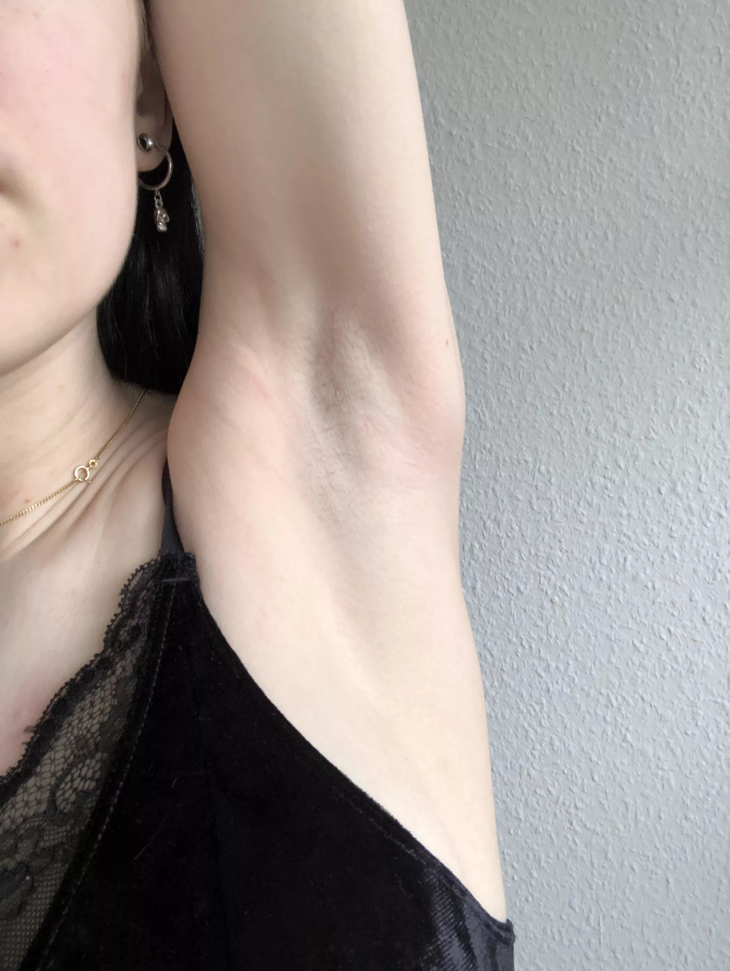 I have a video of me rubbing my armpits in oil and lotion 😈 posted by kissmelovingly