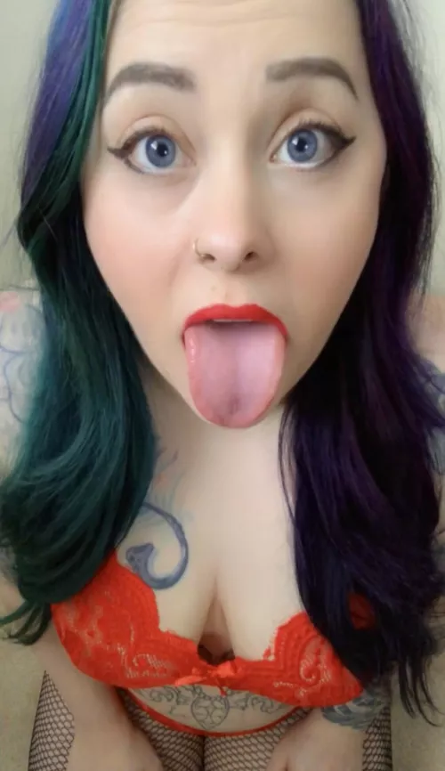 I have perfect submissive eyes. by Thattattooedgirl_